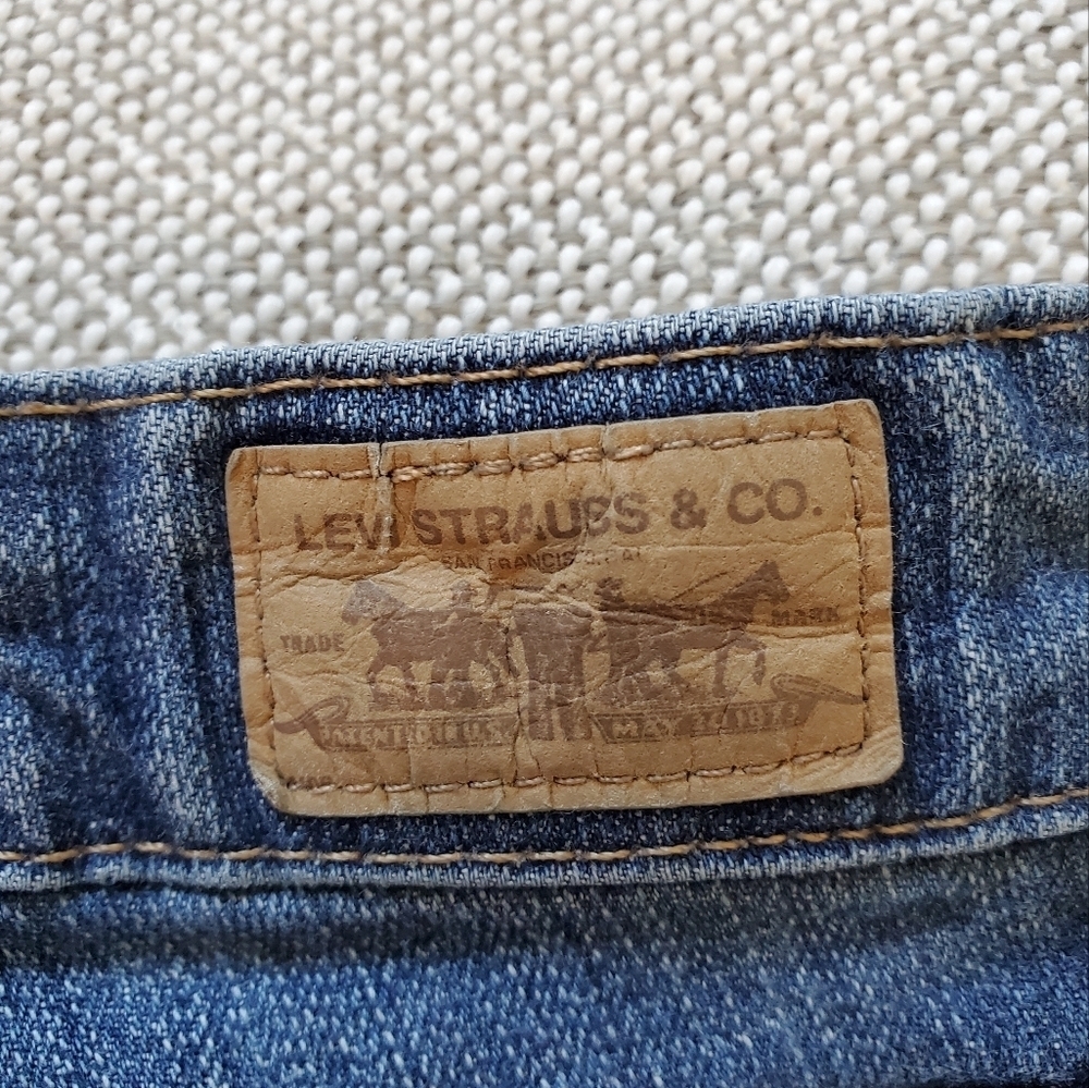Levis Denim Jeans. Size 8 - Picture 6 of 8